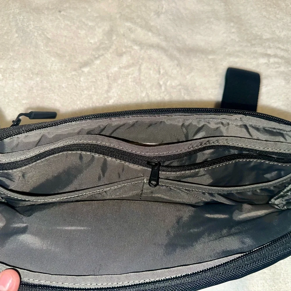 Aer Day Sling 2 Black Crossbody Bag